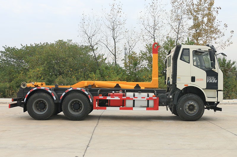 一汽解放J6后雙橋勾臂垃圾車 20噸