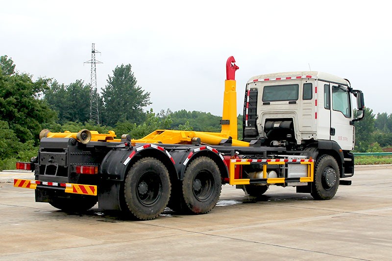 重汽汕德卡后雙橋勾臂垃圾車 20方