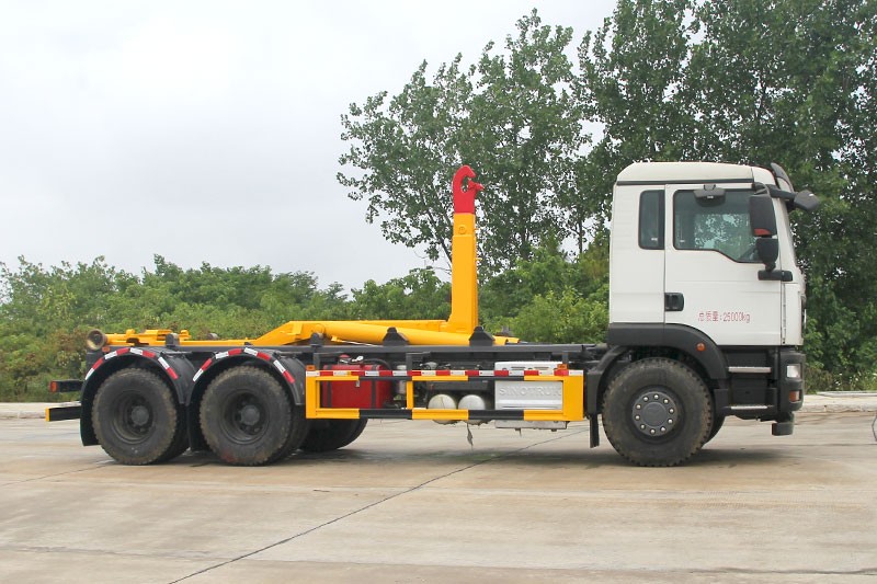 重汽汕德卡后雙橋勾臂垃圾車 20方