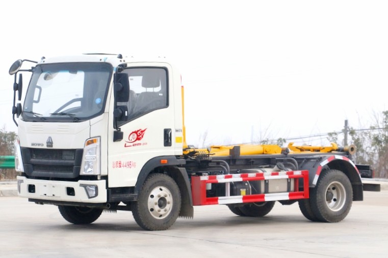 重汽HOWO豪沃勾臂垃圾車 5方 (可拉建筑垃圾箱)  