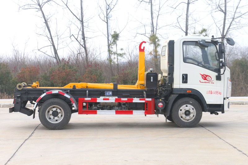 重汽HOWO豪沃勾臂垃圾車 5方 (可拉建筑垃圾箱)  