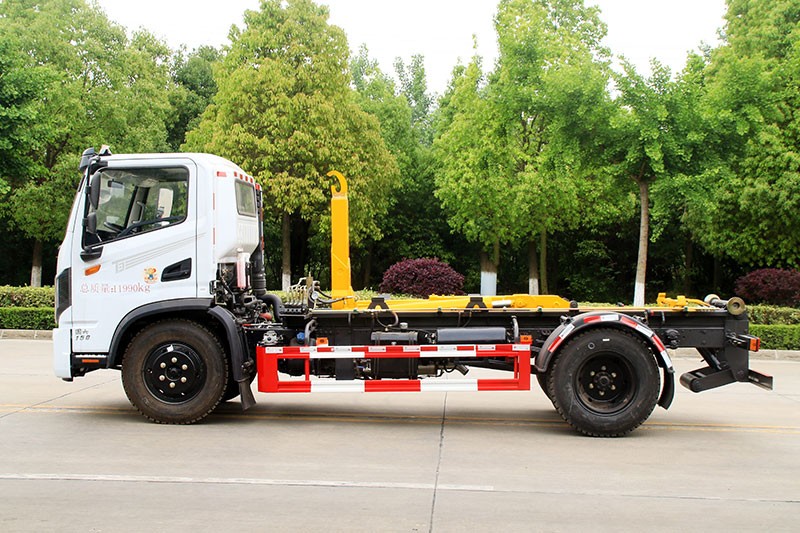 東風(fēng)華神T3勾臂垃圾車 7方(可拉建筑垃圾箱)