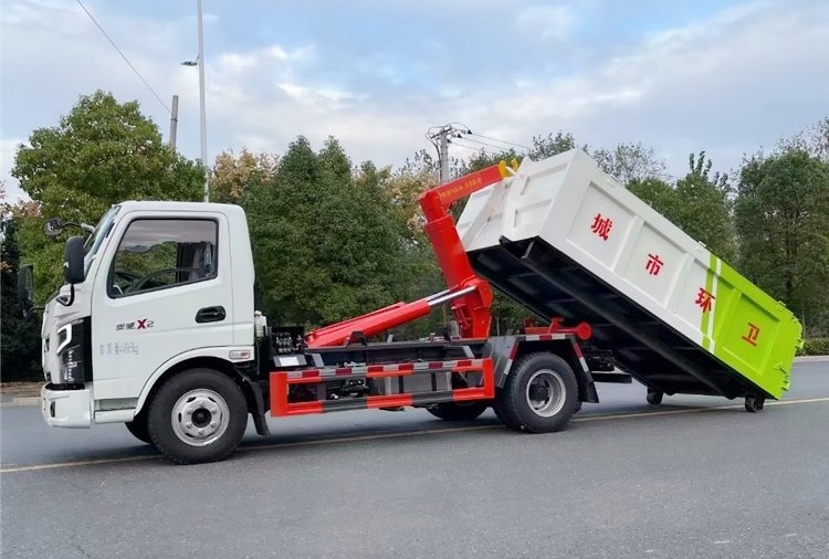 奧馳X2藍(lán)牌(地庫)勾臂垃圾車 7方建筑垃圾箱