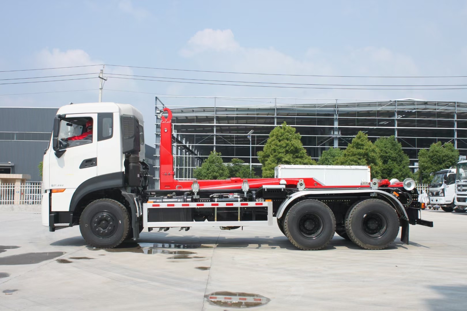 東風天KL后雙橋鉤臂式垃圾車 20方