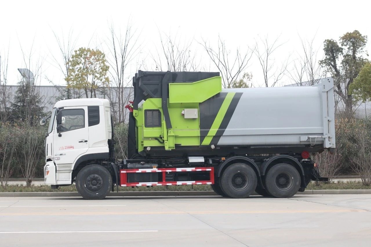 東風(fēng)天龍VL后雙橋勾臂垃圾車 20方