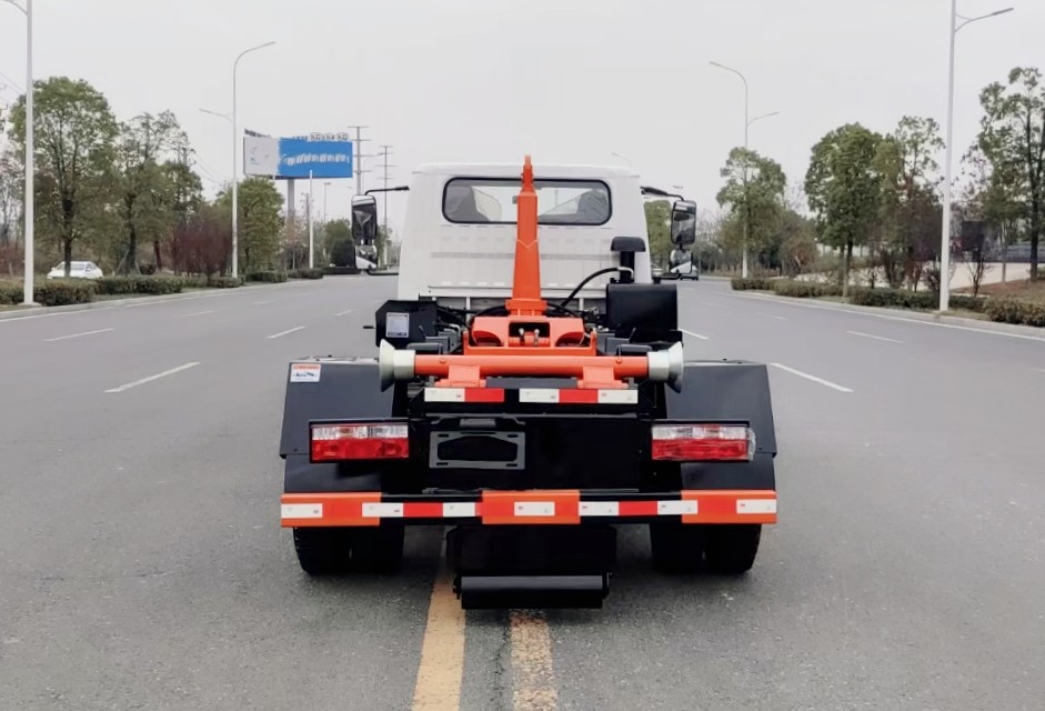 南駿藍(lán)牌(地庫(kù))勾臂垃圾車(chē) 7方建筑垃圾箱 