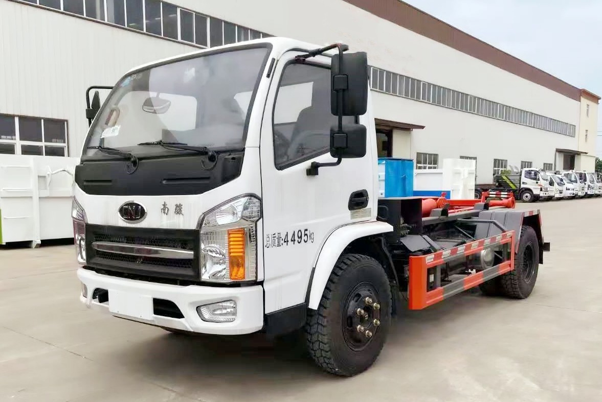 南駿藍(lán)牌(地庫(kù))勾臂垃圾車(chē) 7方建筑垃圾箱 