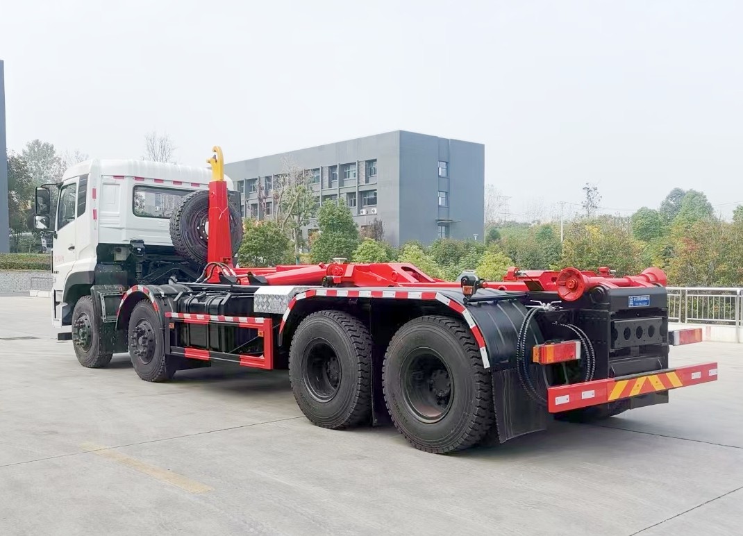 東風(fēng)天龍VL8x4勾臂垃圾車25噸   東風(fēng)天龍VL8x4勾臂垃圾車25噸
