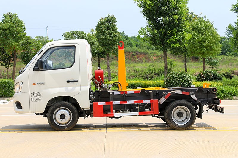 福田祥菱M1勾臂垃圾車 3方