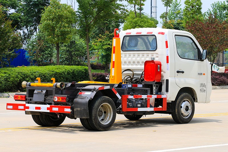 福田祥菱M1勾臂垃圾車 3方