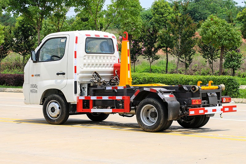 福田祥菱M1勾臂垃圾車 3方