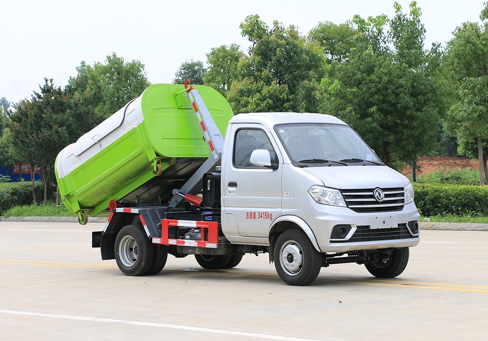東風(fēng)小康勾臂垃圾車 3方