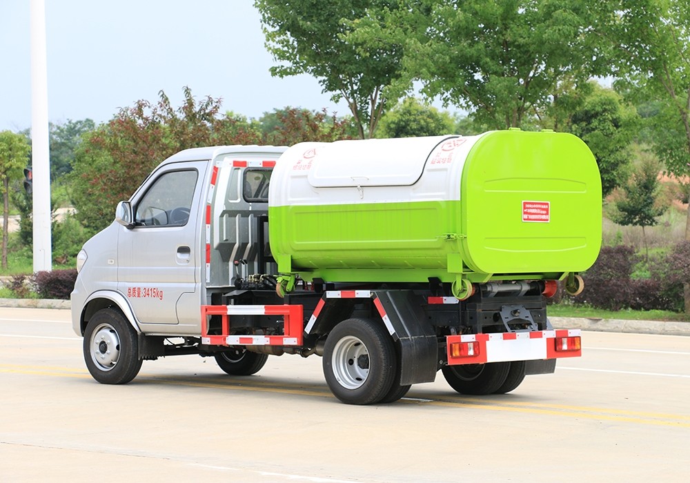 東風(fēng)小康勾臂垃圾車 3方