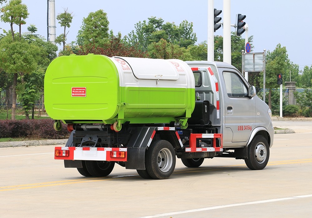 東風(fēng)小康勾臂垃圾車 3方
