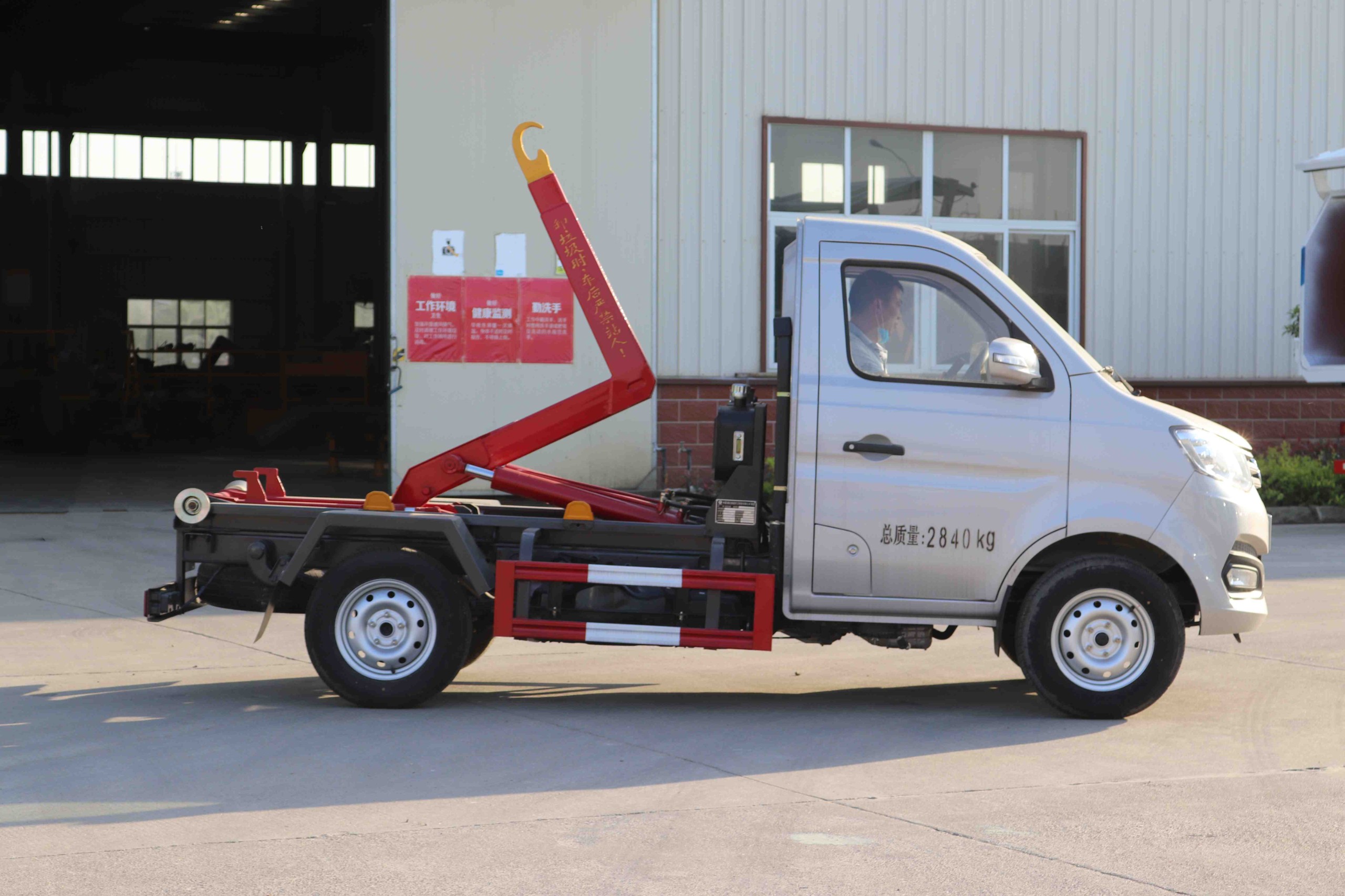 重慶長(zhǎng)安3方勾臂垃圾車