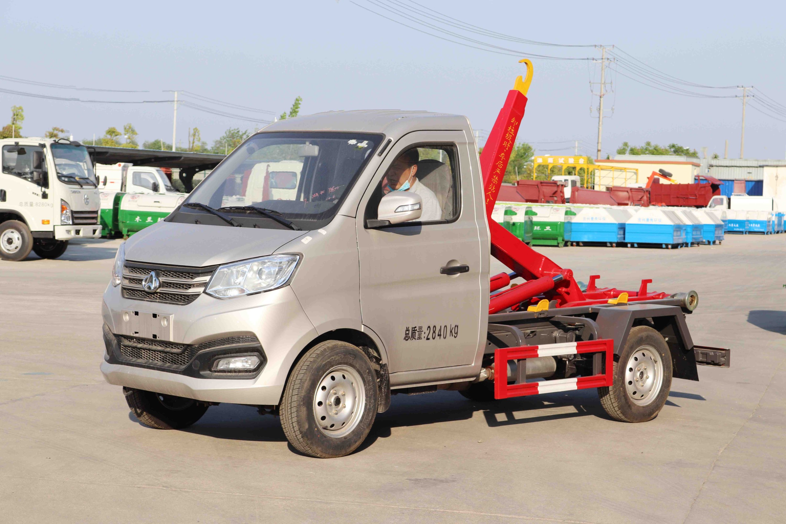 重慶長(zhǎng)安3方勾臂垃圾車(chē)