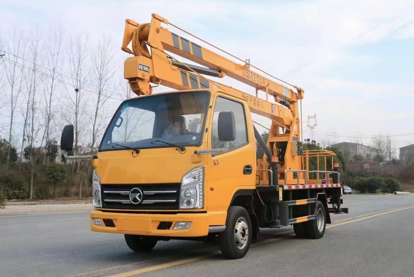 凱馬折臂式13.5米高空作業(yè)車