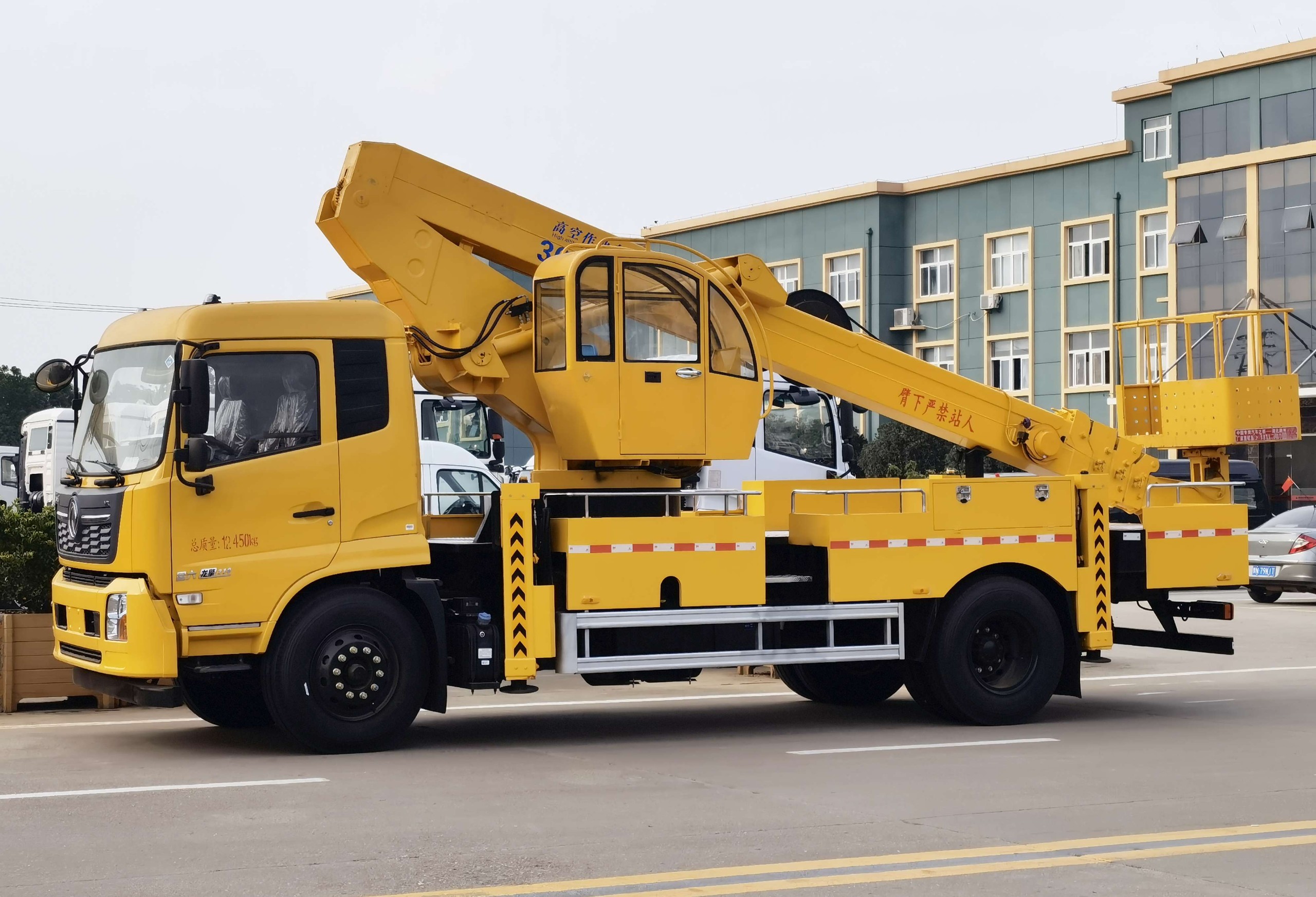 東風(fēng)天錦36米直臂式高空作業(yè)車