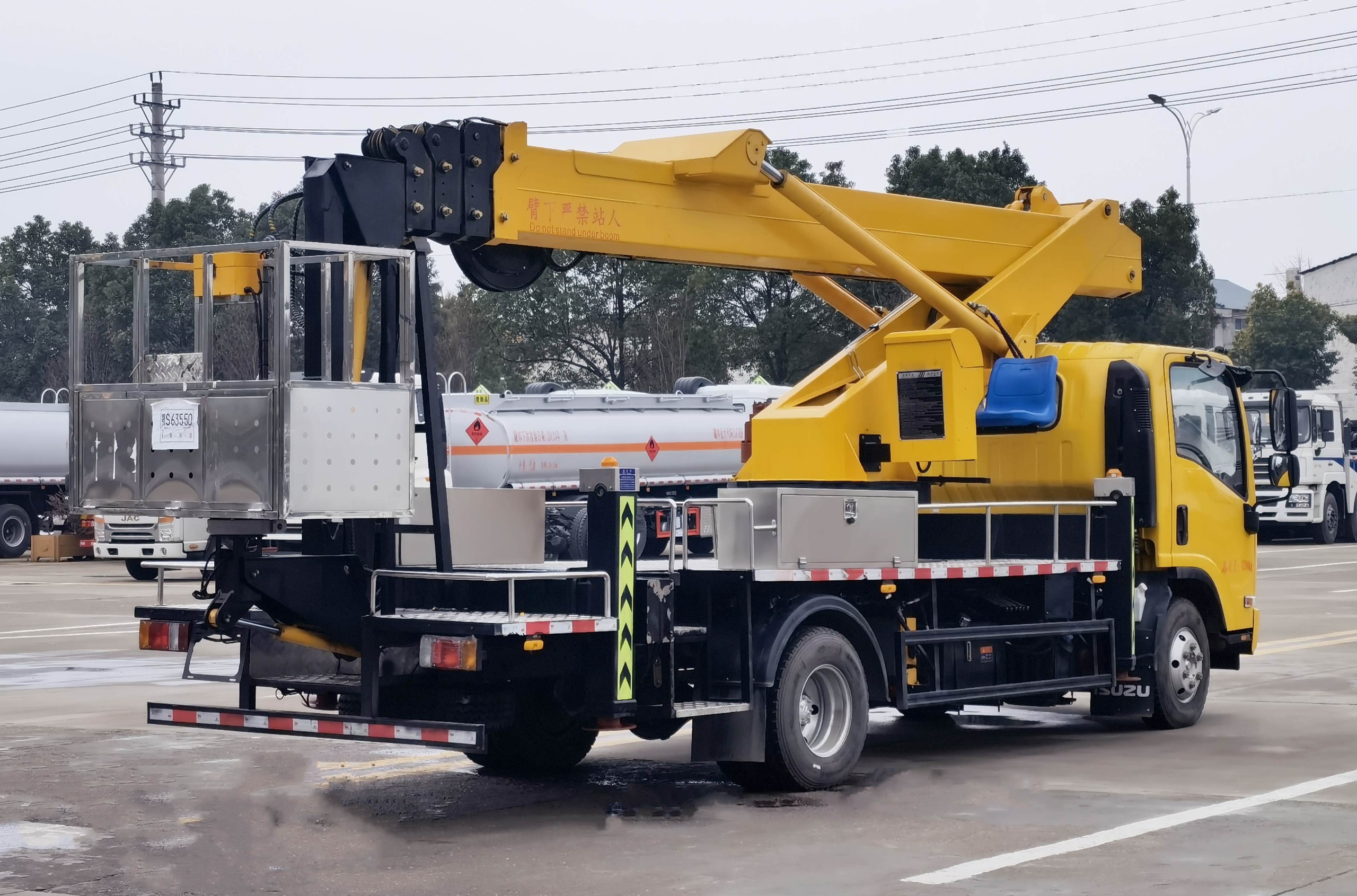慶鈴五十鈴KV100直臂式32米高空作業(yè)車