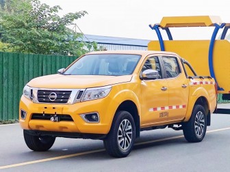 新款日產(chǎn)皮卡四驅(qū)防撞緩沖車(chē)“他來(lái)了”